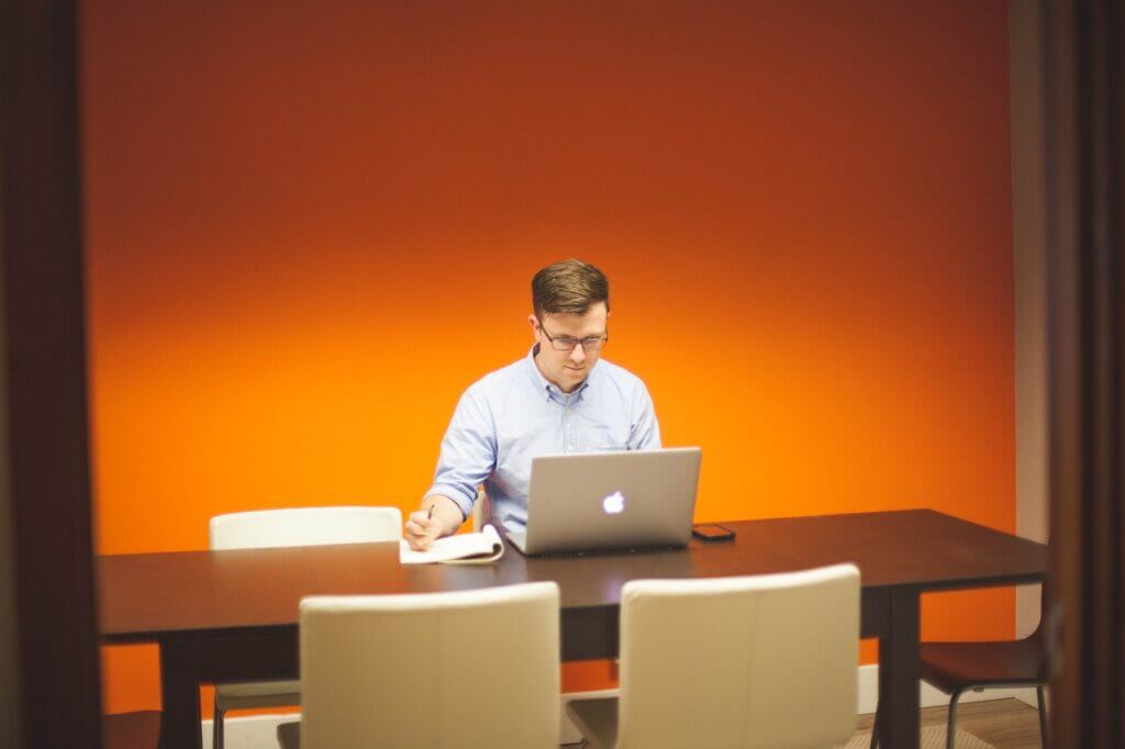 qualities to look for in a virtual marketing assistant