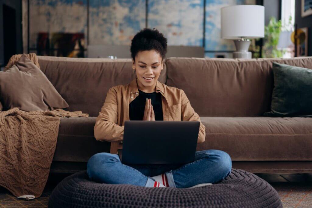 how much does a marketing assistant make