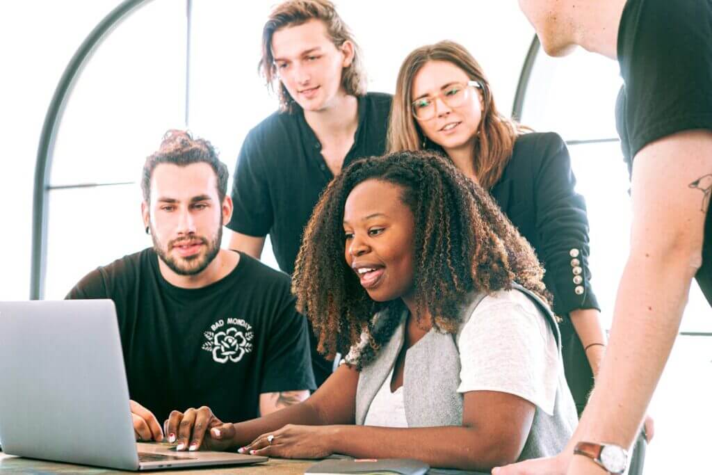 how much does a marketing specialist make