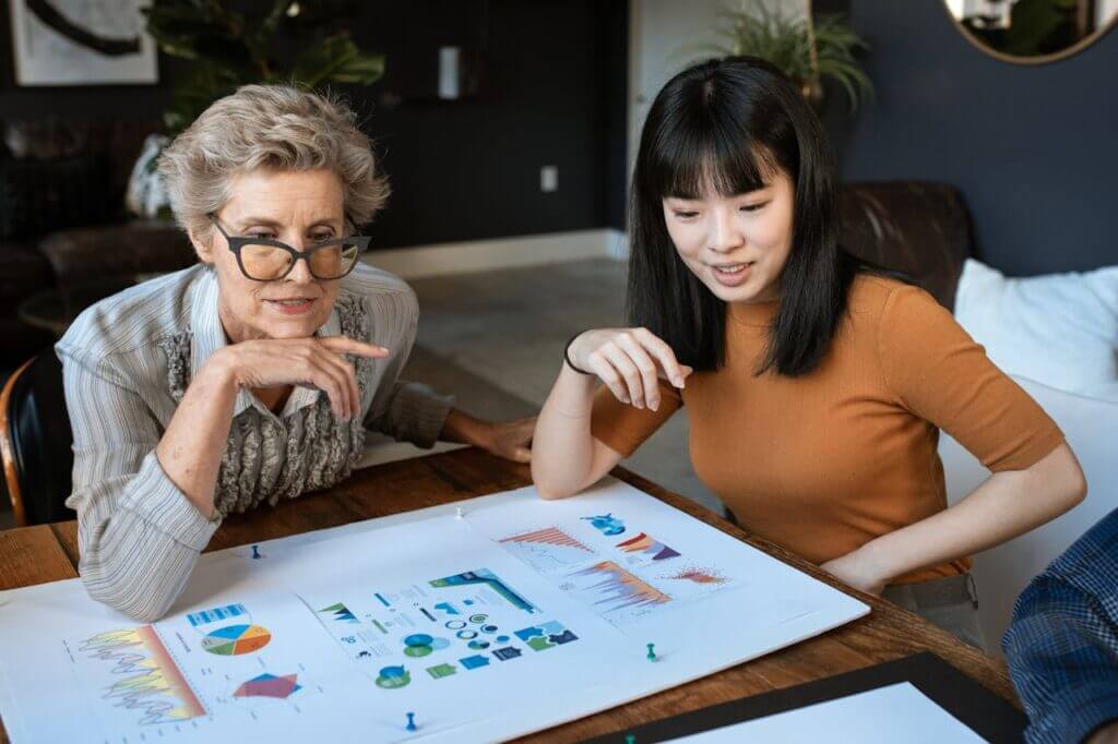 what does a media buyer do