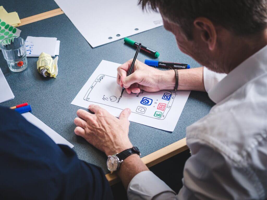 difference between graphic design and ux design