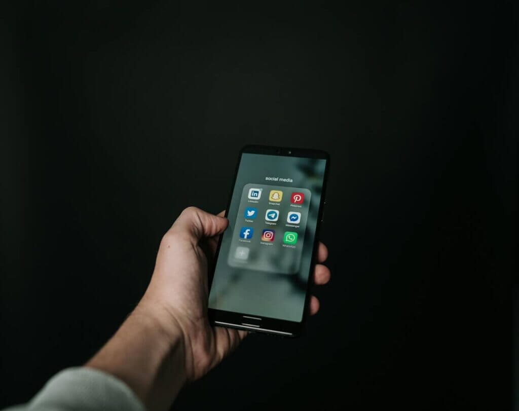 differences between community manager and social media manager